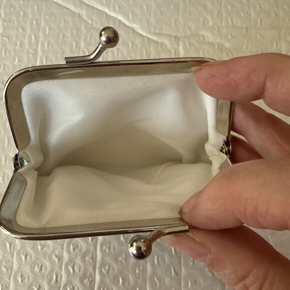 Faux Leather Kisslock Coin Purse with Floral print - Picture 3 of 6